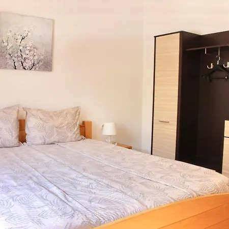 Bed & Breakfast Becar Pyramid