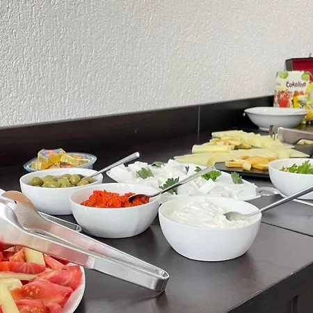 Bed and Breakfast Becar Pyramids 4*
