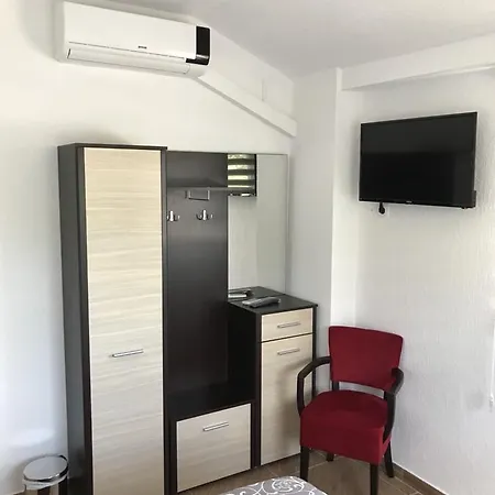 Becar Pyramid Bed & Breakfast