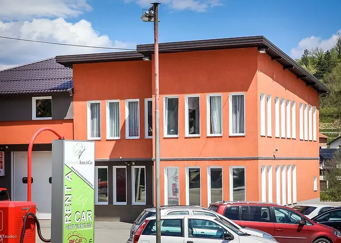 Frühstückspension Becar Pyramid 4*